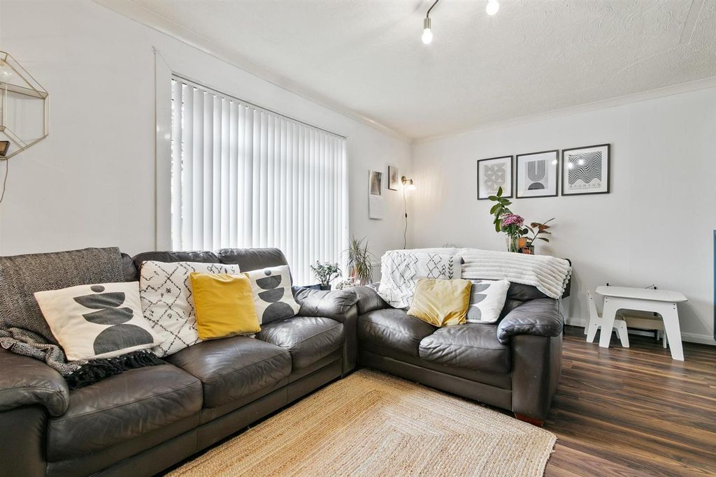 Property photo 2 of 26