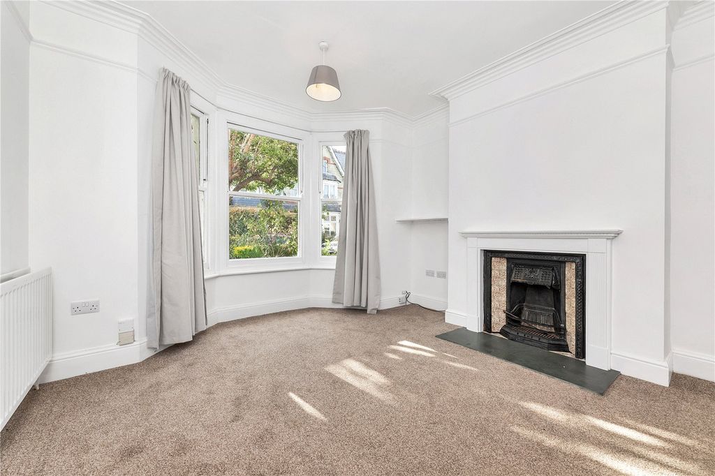 Property photo 2 of 17 Picture No. 14