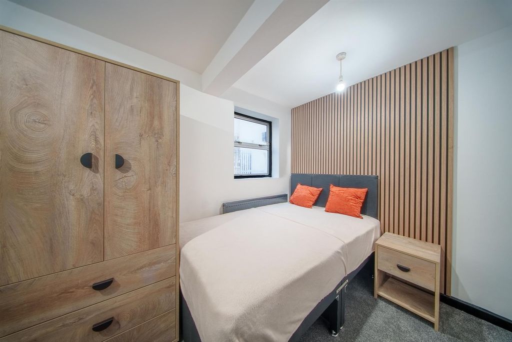 Property photo 2 of 5 Queens Road-10.Jpg