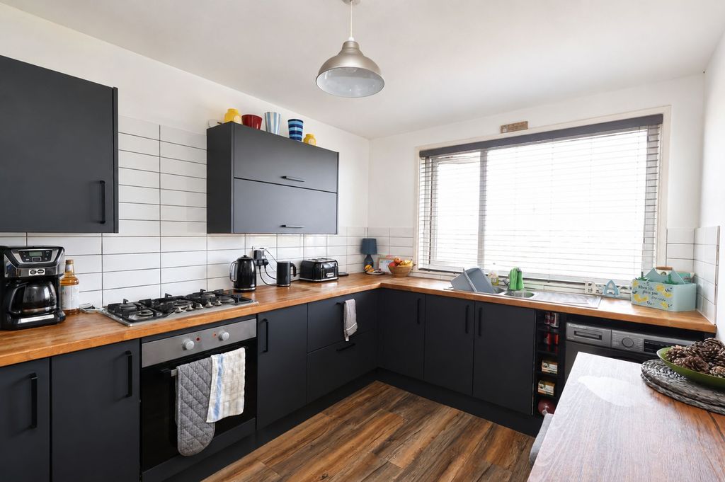 Property photo 3 of 23 Kitchen/Diner