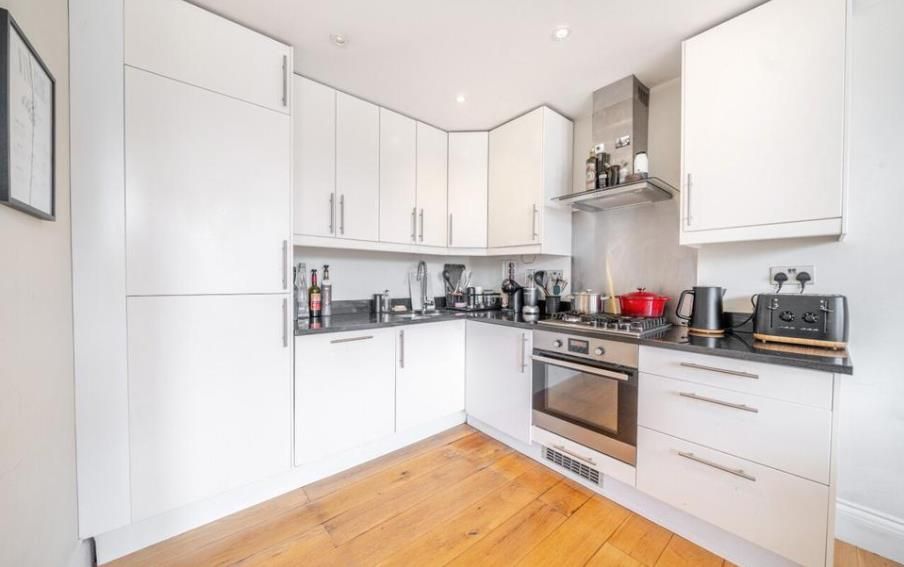 Property photo 3 of 7 16 Sutherland 3 04.11.Png