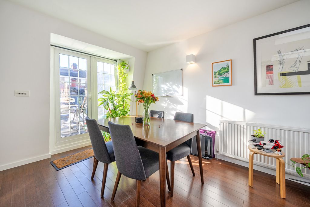 Property photo 3 of 15 Dining Area