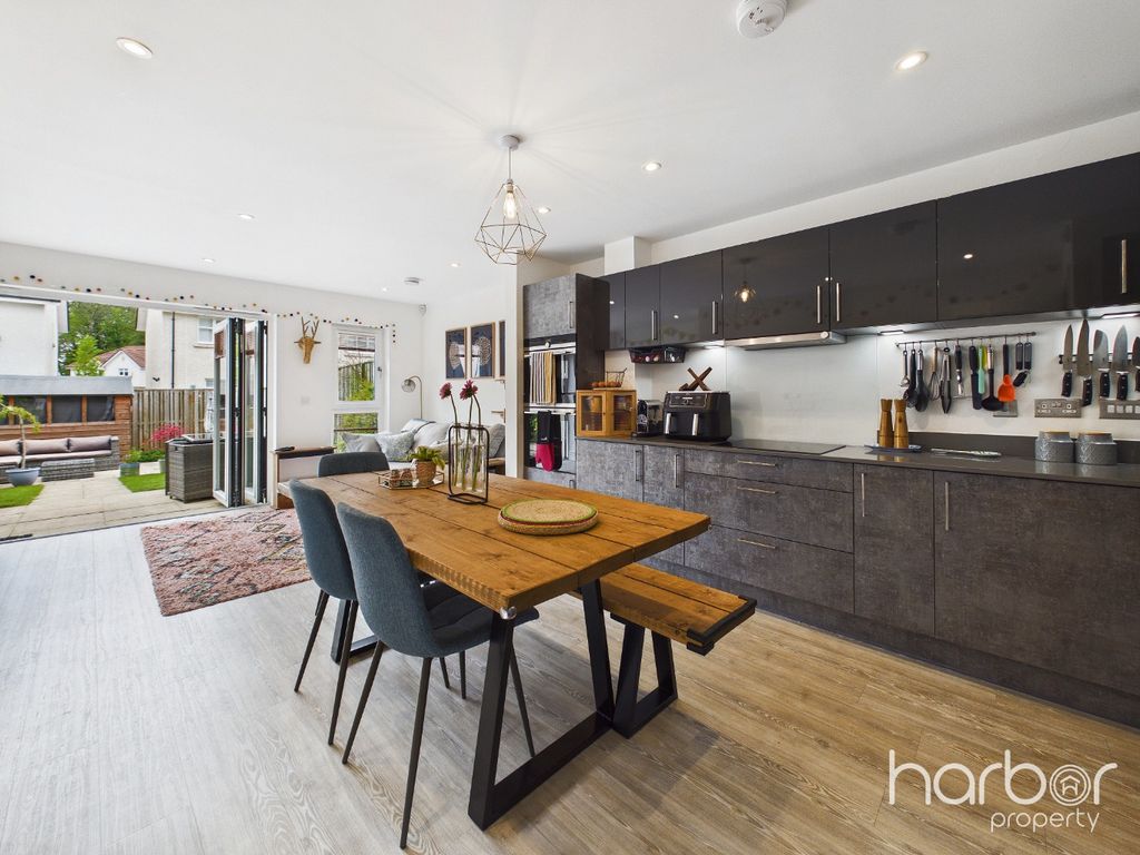 Property photo 2 of 19 5092254
