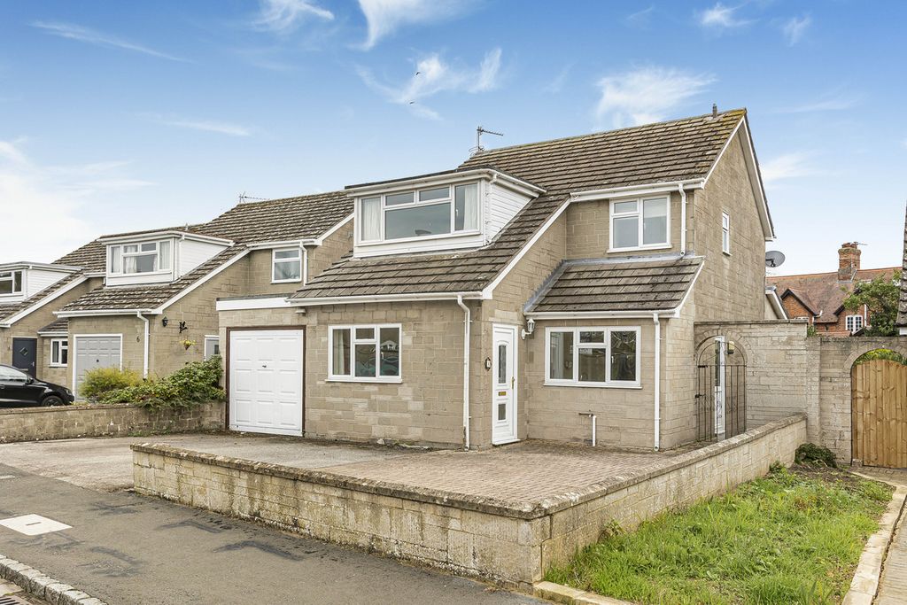 Property photo 1 of 21