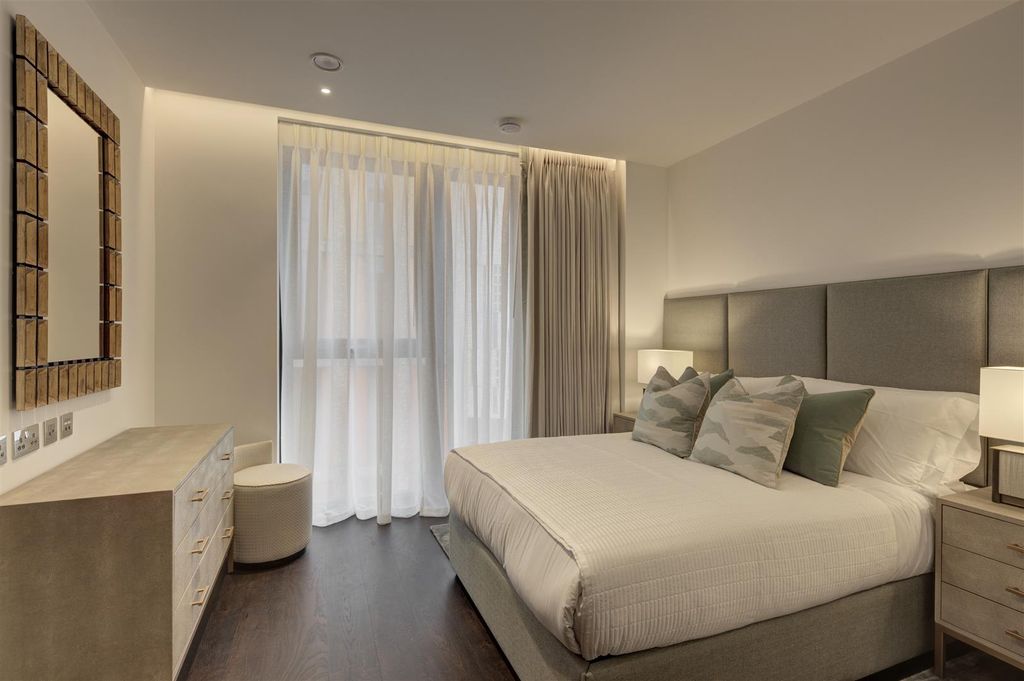 Property photo 3 of 15 Bed 2.Jpg