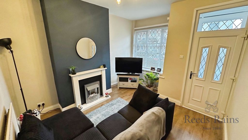 Property photo 2 of 9 Lounge