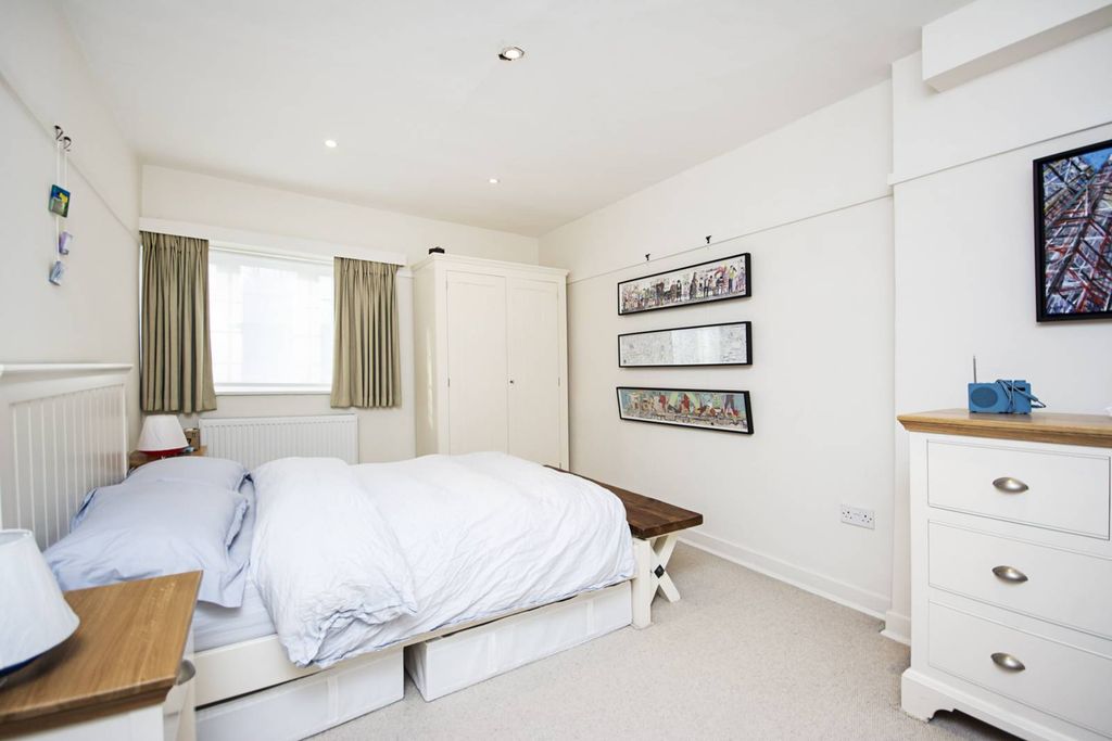 Property photo 3 of 9