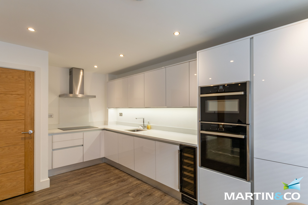 Property photo 3 of 12 Picture2