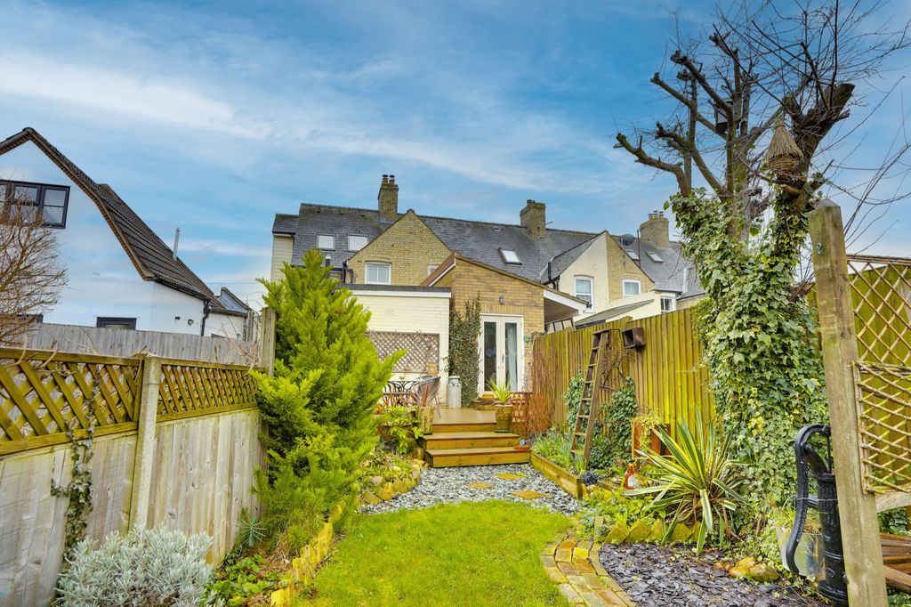 Property photo 2 of 24