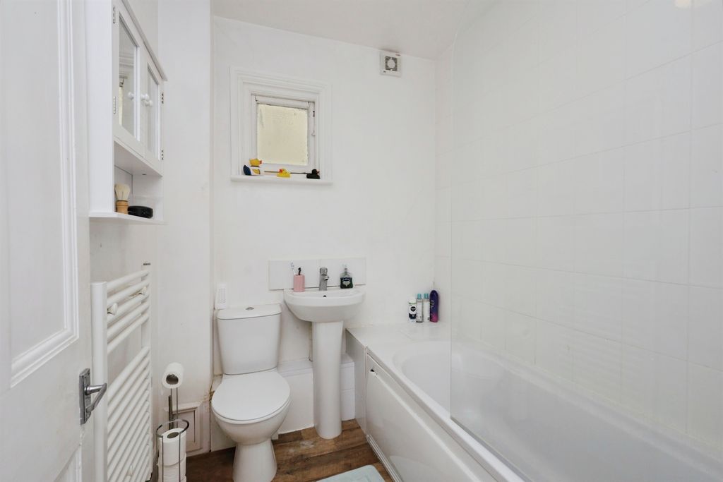Property photo 2 of 6 Bathroom