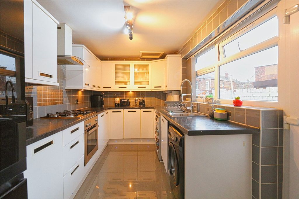 Property photo 2 of 12 Kitchen