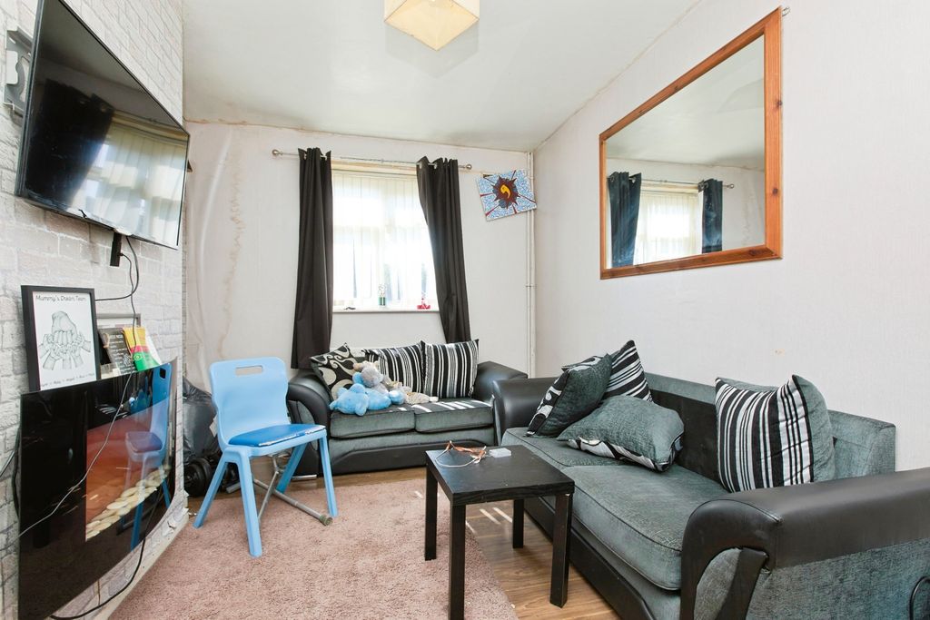 Property photo 3 of 17