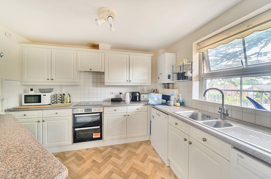 Property photo 2 of 13 1496682-16-6A60Eb...
