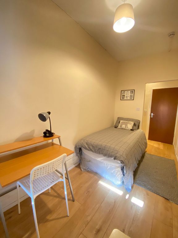 Property photo 2 of 3 Room