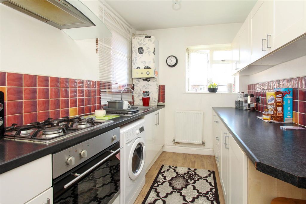 Property photo 2 of 10 Kitchen