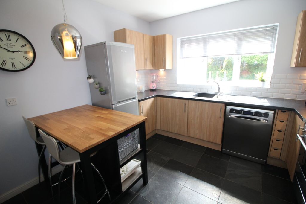 Property photo 2 of 33 Picture No. 32