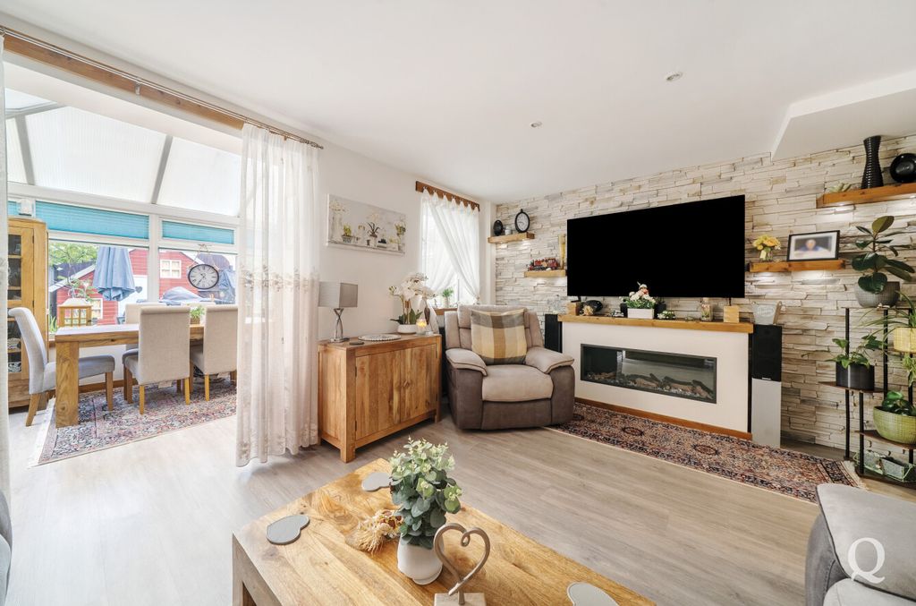 Property photo 2 of 21 461d927E-56A5-4Ad...