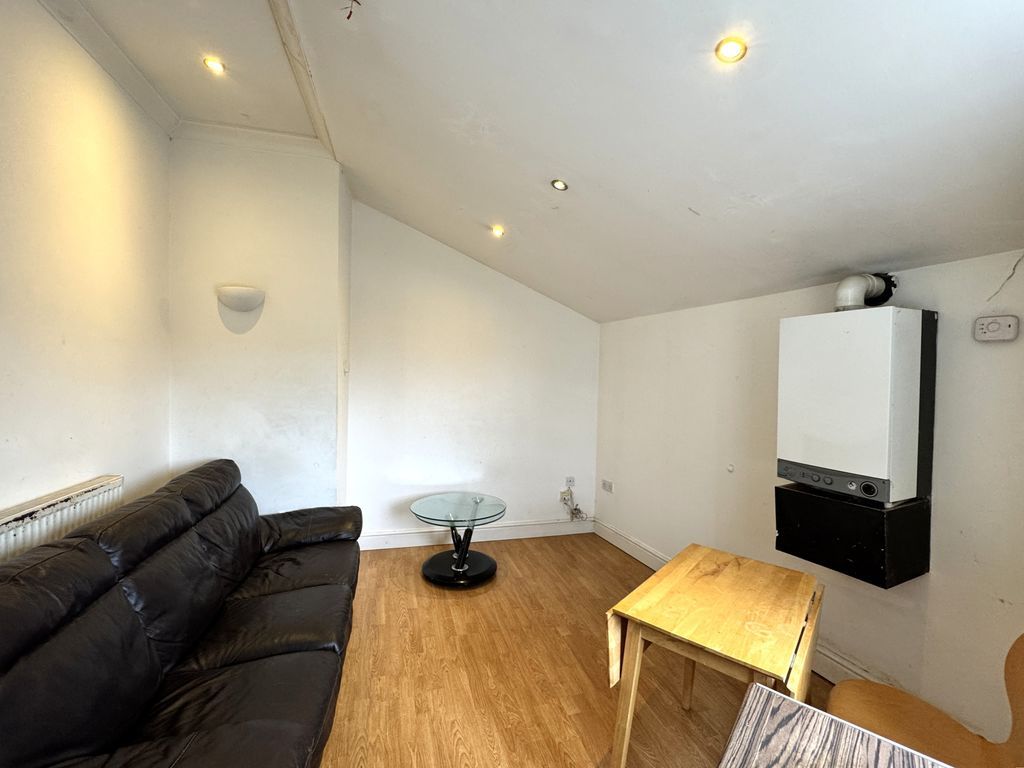 Property photo 3 of 13 Photo 4