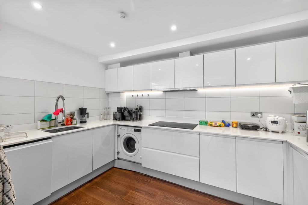 Property photo 3 of 15 Kitchen