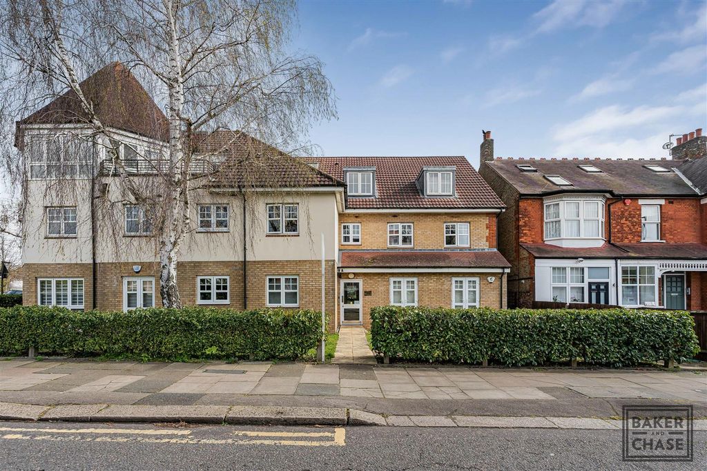 Property photo 1 of 14 Communal Entrance