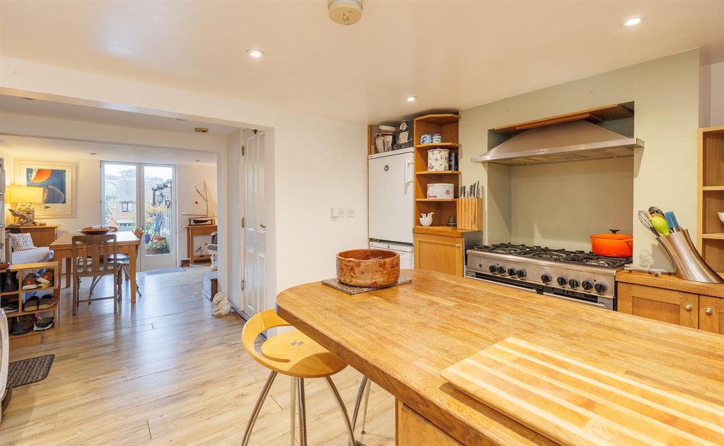 Property photo 2 of 30