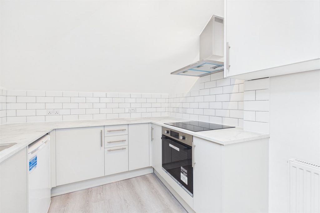 Property photo 2 of 11 Kitchen