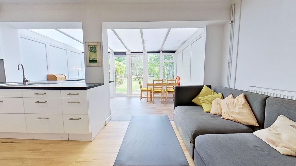 Property photo 2 of 39