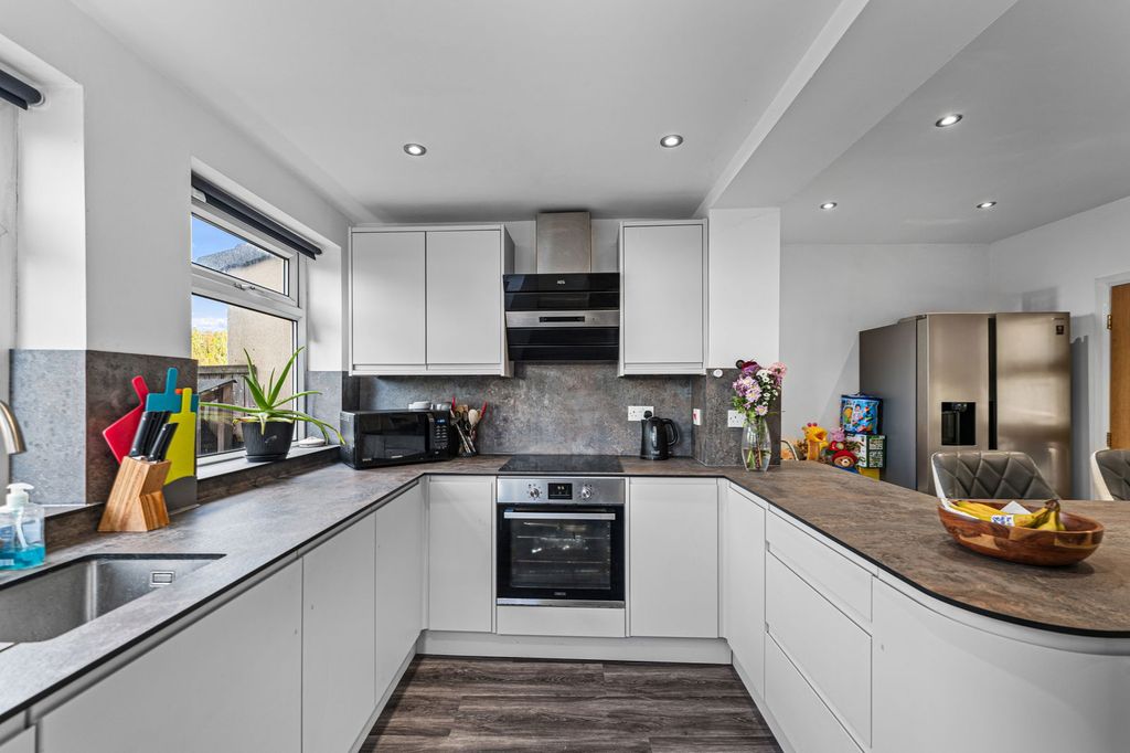 Property photo 3 of 30