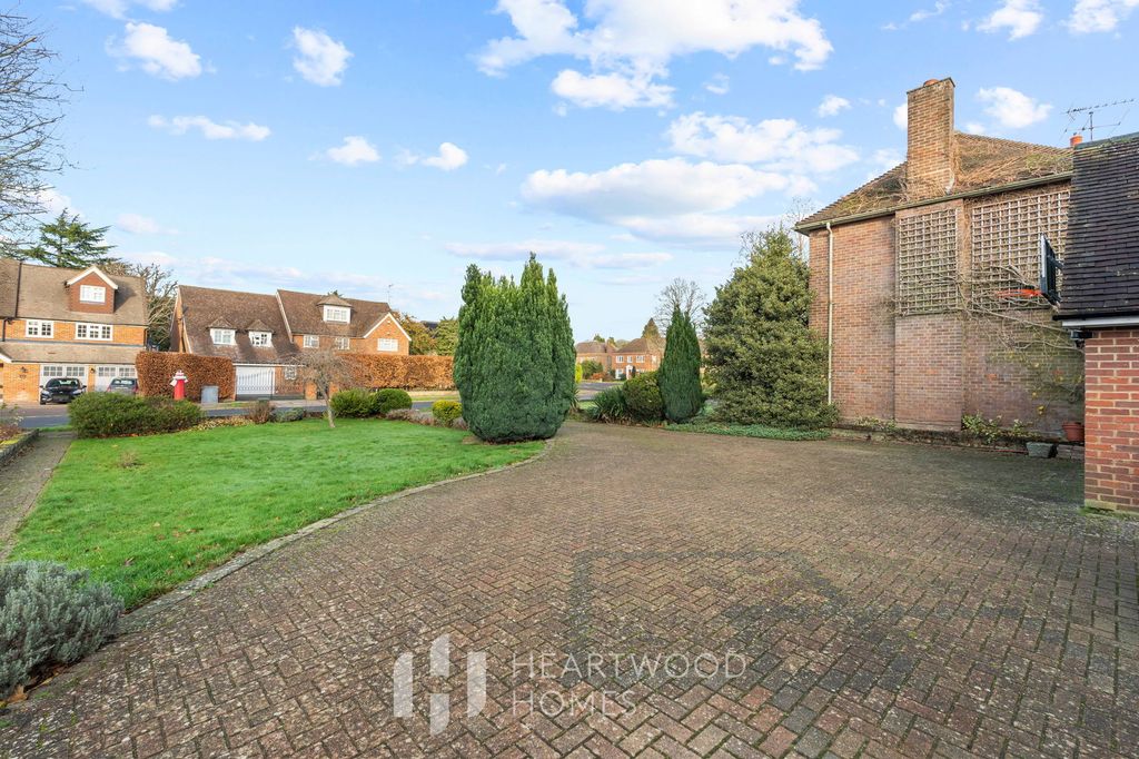 Property photo 2 of 36