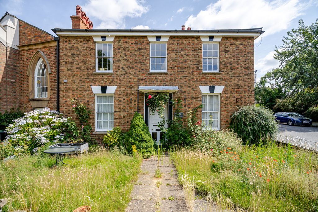 Property photo 2 of 35