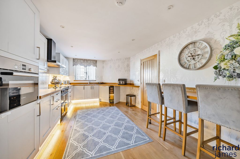 Property photo 2 of 23 472Dae17Eb8B4B9Bb35cc2A47F39905d