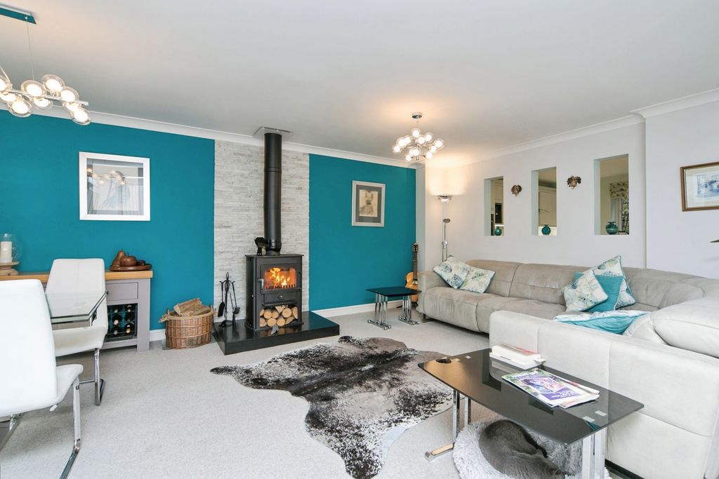 Property photo 2 of 21 Lounge