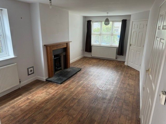 Property photo 2 of 11 Living Room