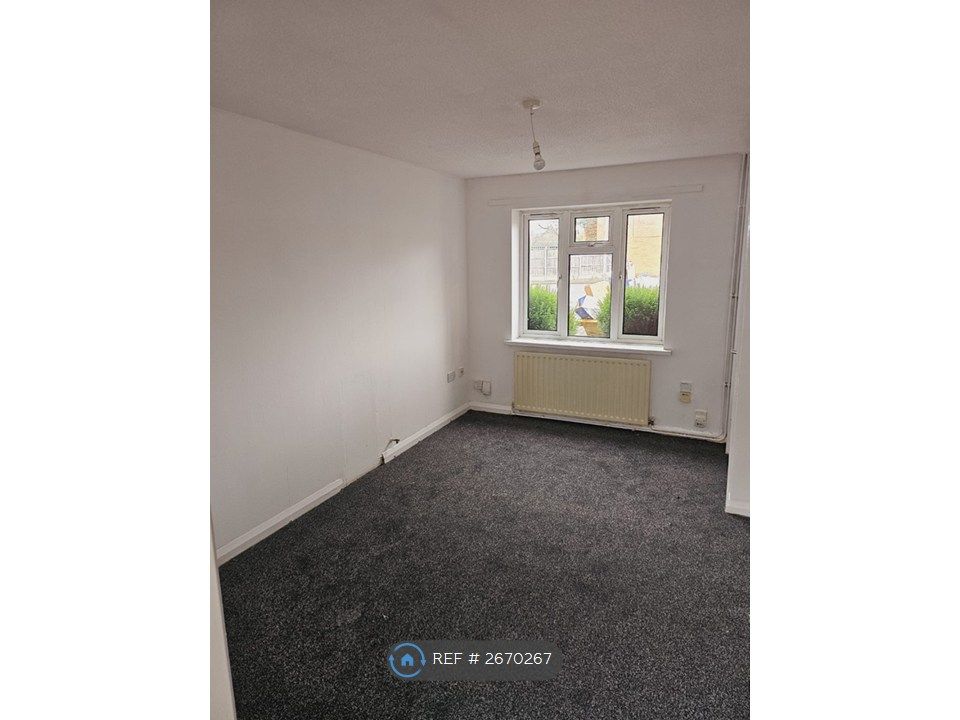 Property photo 3 of 16 Living Room