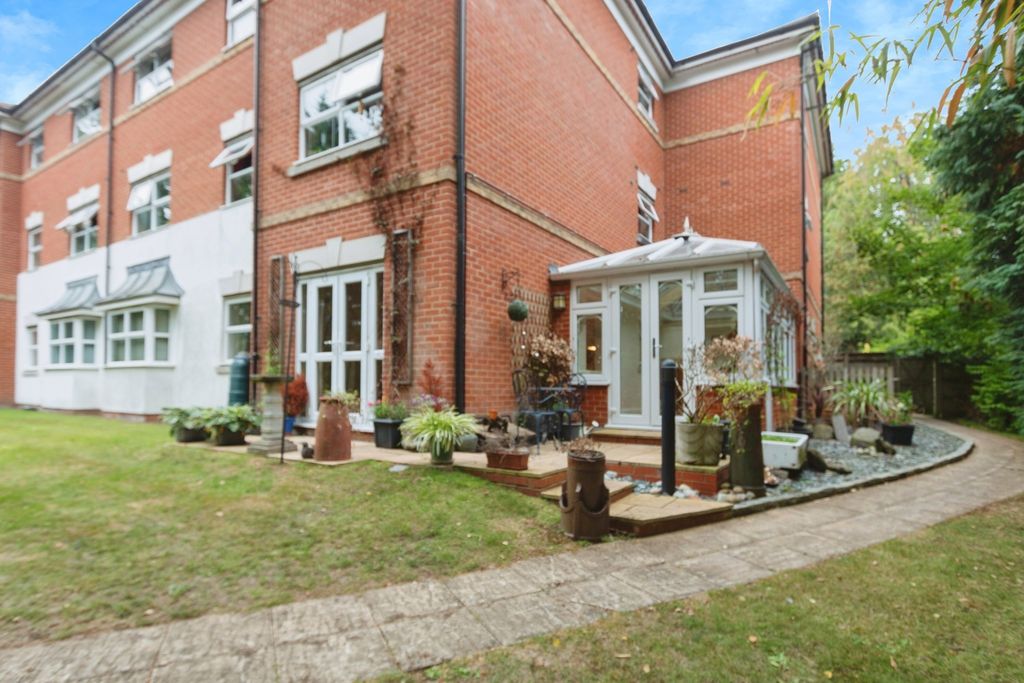 Property photo 2 of 17 Photo