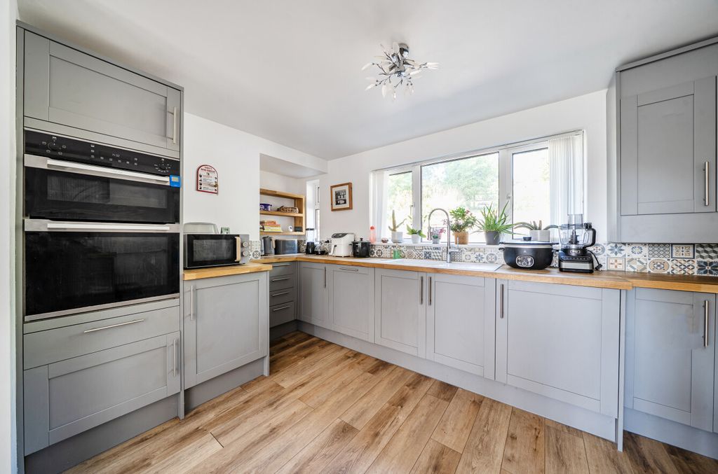 Property photo 2 of 26 1486430-11-6A5669...