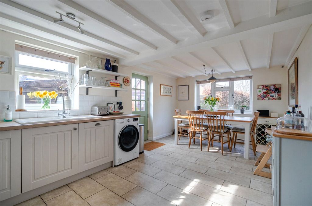 Property photo 3 of 11 Kitchen/Breakfast