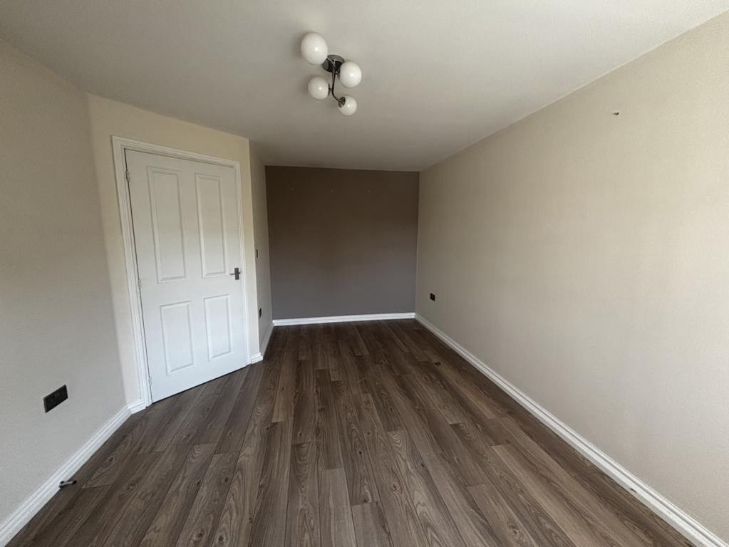 Property photo 3 of 11 Dining Room