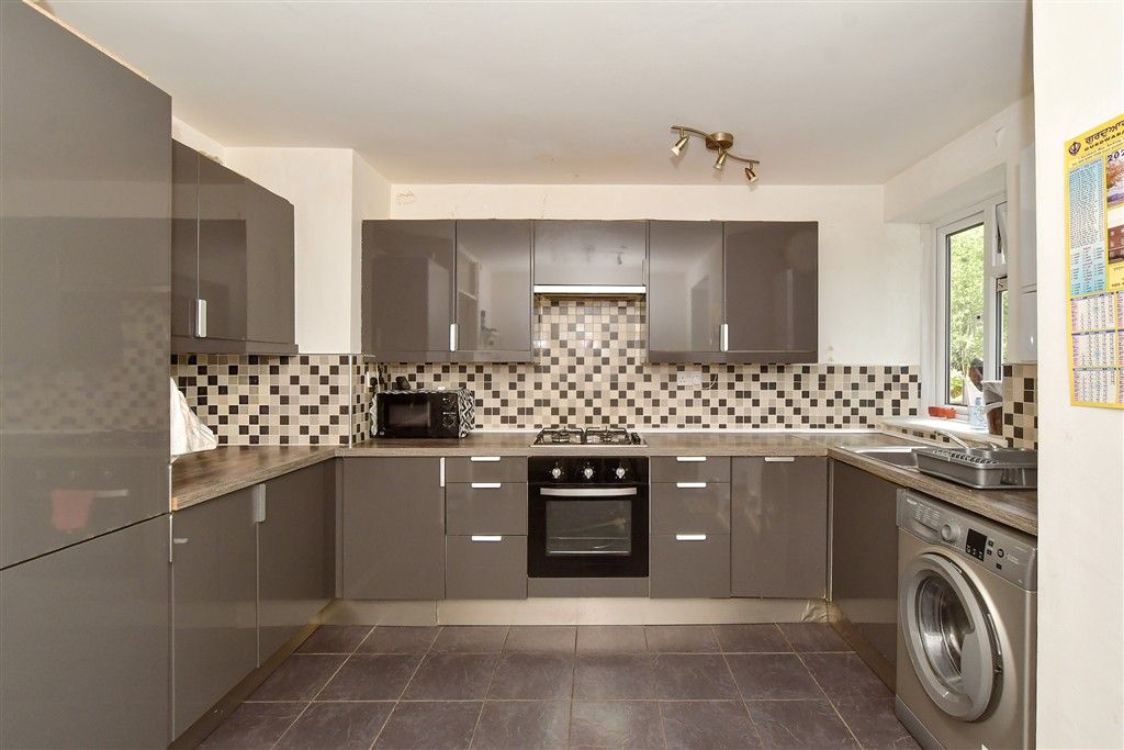 Property photo 2 of 7 Kitchen