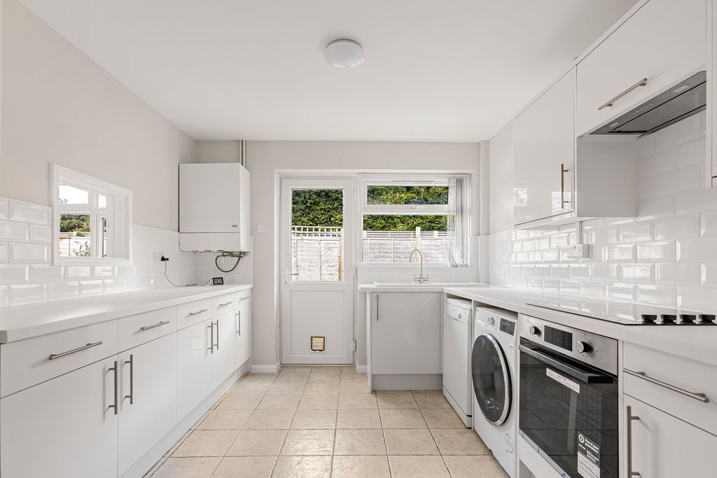 Property photo 3 of 15 Kitchen