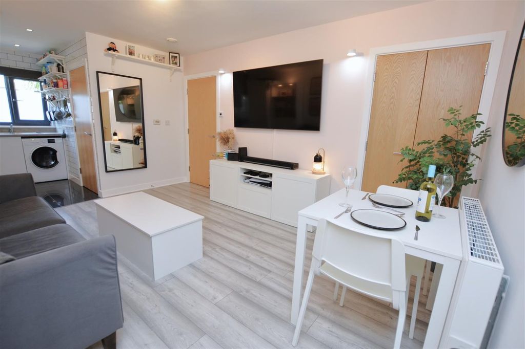 Property photo 2 of 11 Picture No. 03