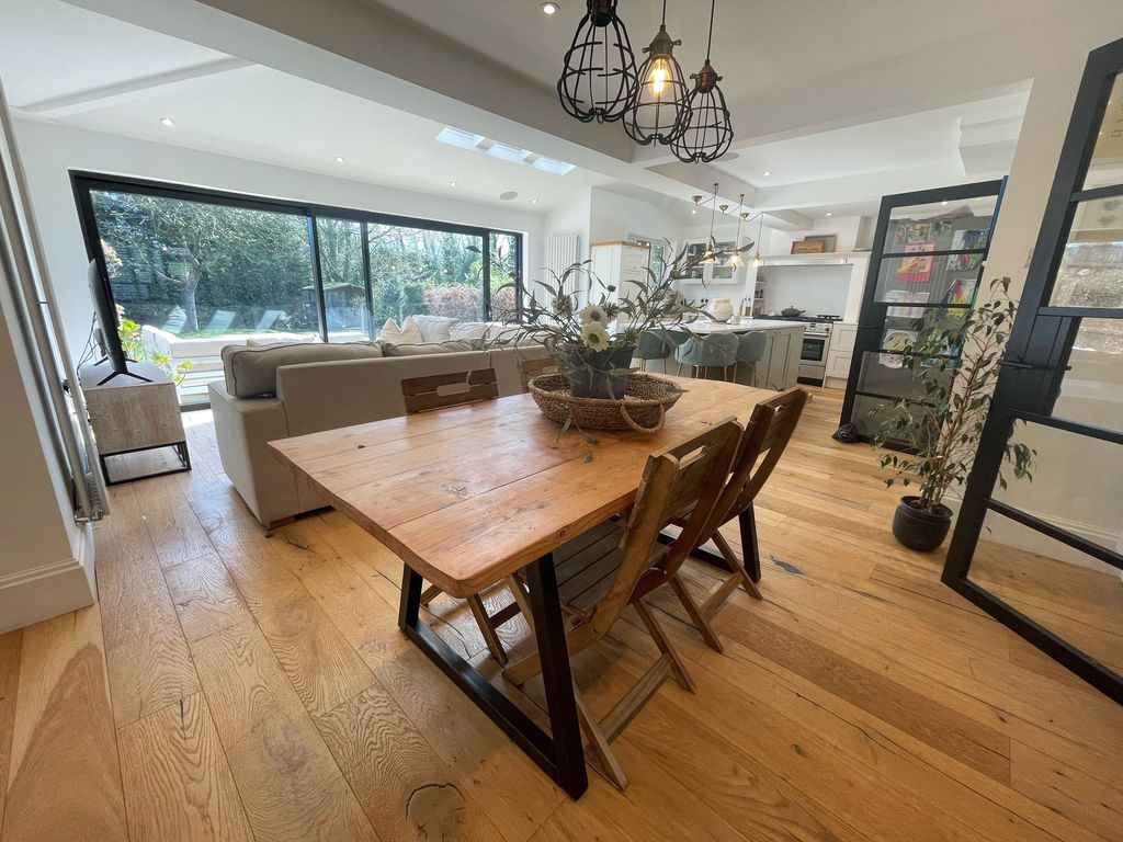 Property photo 2 of 28