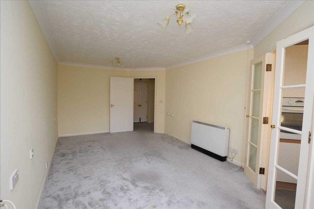Property photo 3 of 11 Lounge