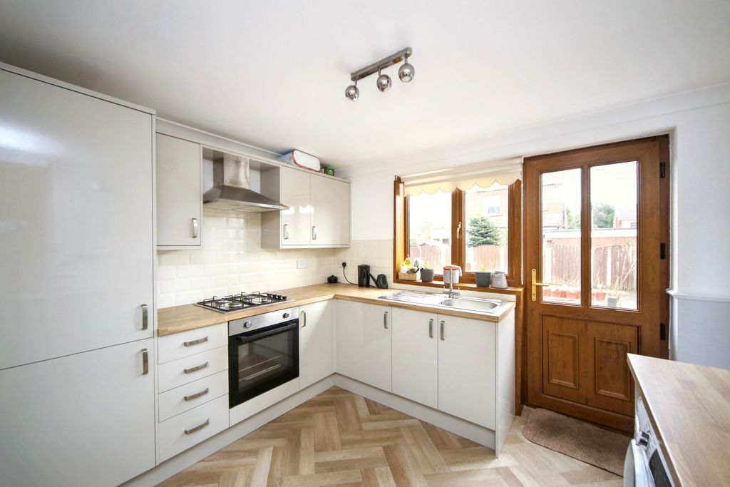 Property photo 3 of 23