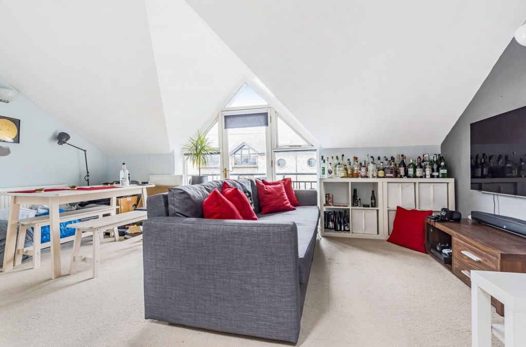 Property photo 2 of 7 572432 (8)