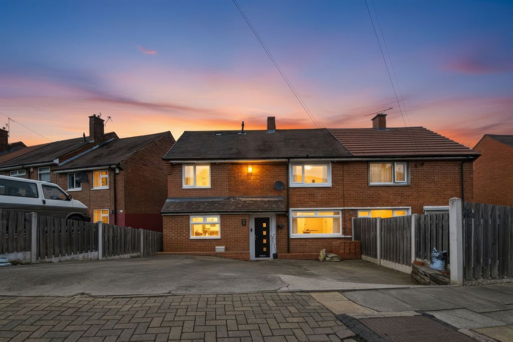 Property photo 1 of 32 Twilight 1