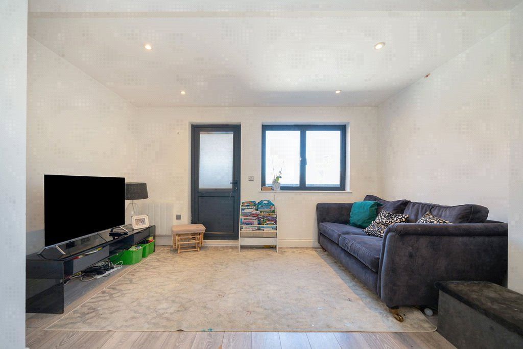 Property photo 3 of 14 Picture No. 11