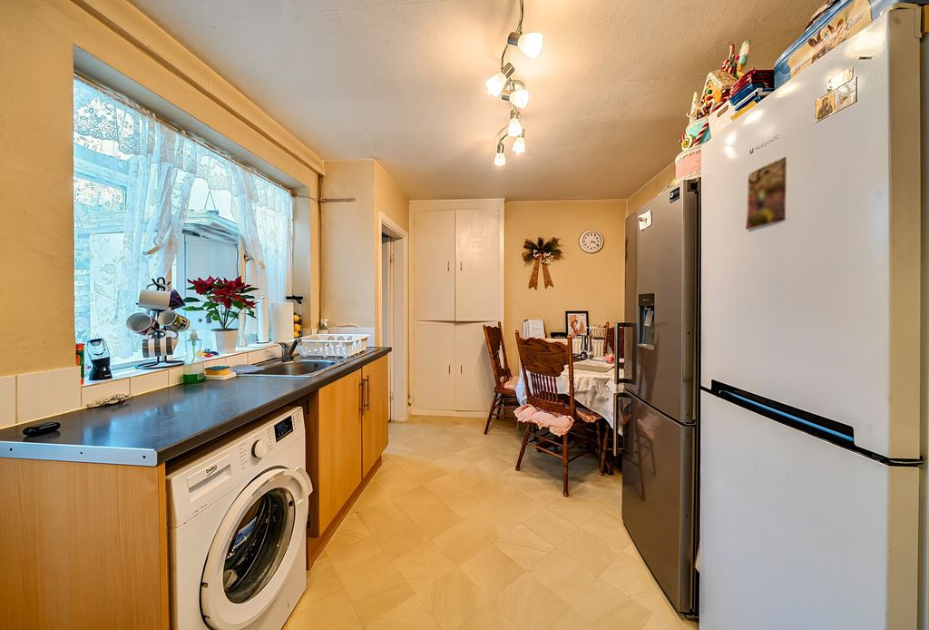 Property photo 3 of 10 1397782-12-696A5A...