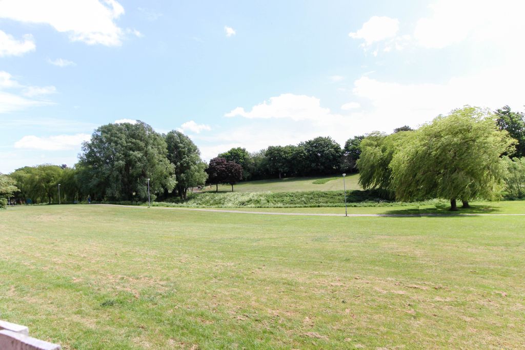 Property photo 3 of 10 Park View