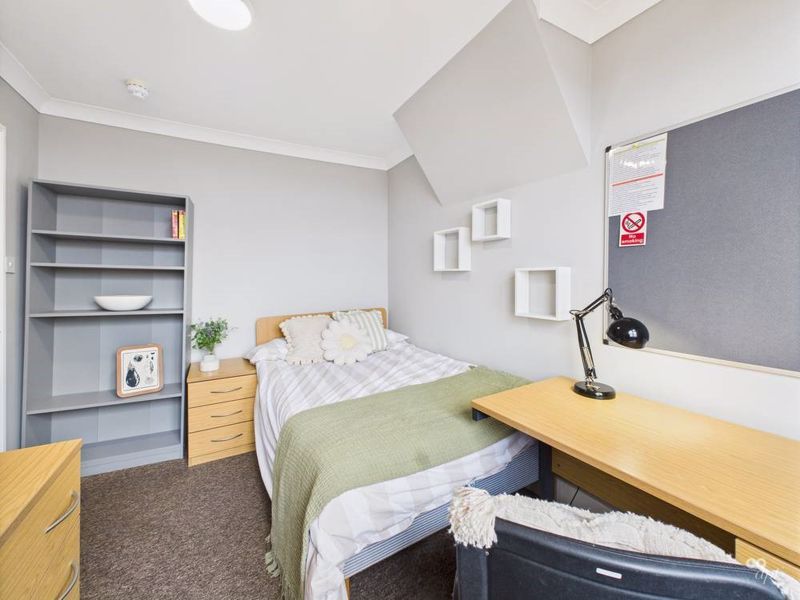 Property photo 1 of 15 Photo 4